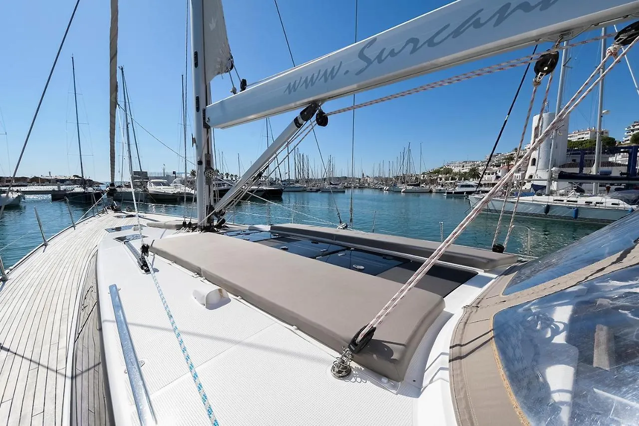 Úszó hotel Bavaria 56 / Velero Hotel Sitges